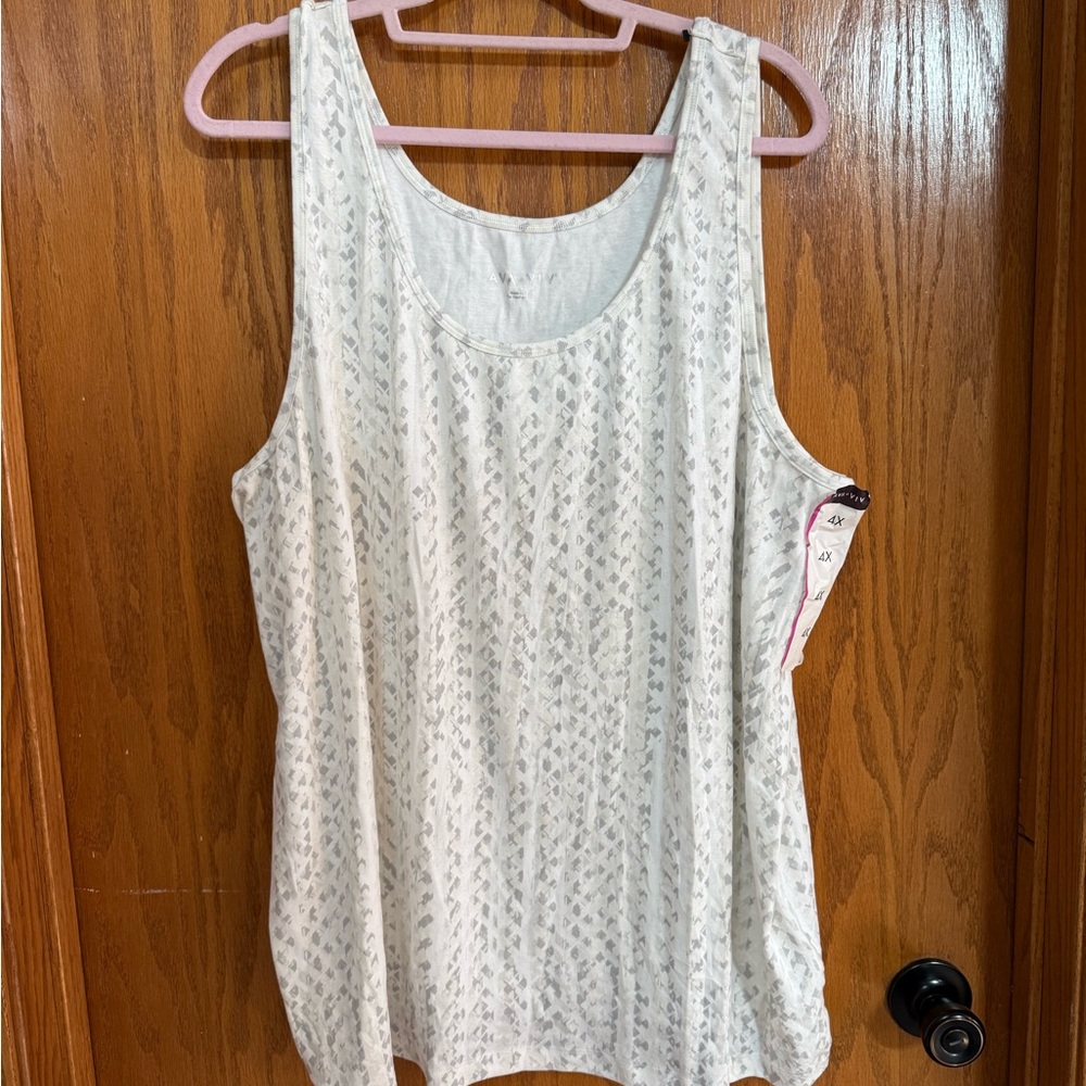 Ava & Viv size 4X White and Gray Metallic Patterned Tank Top